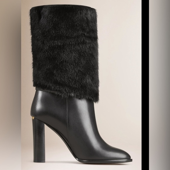 Luxurious Burberry Black Mink and Leather Boot - Elegance and Comfort - Picture 1 of 16